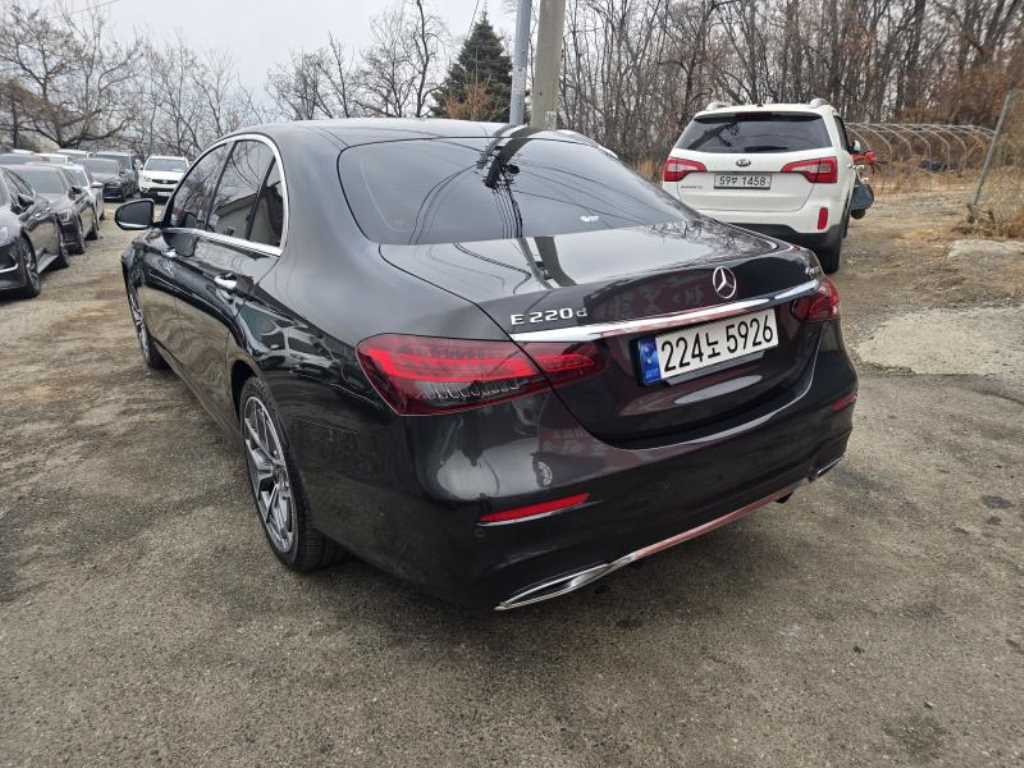 Mercedes Benz E class - Vista 4