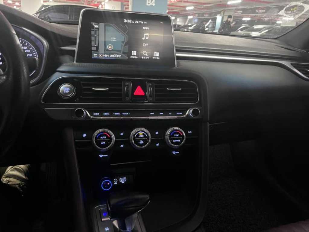 Genesis G70 - Vista 6