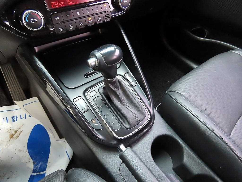 KIA Carens - Vista 10