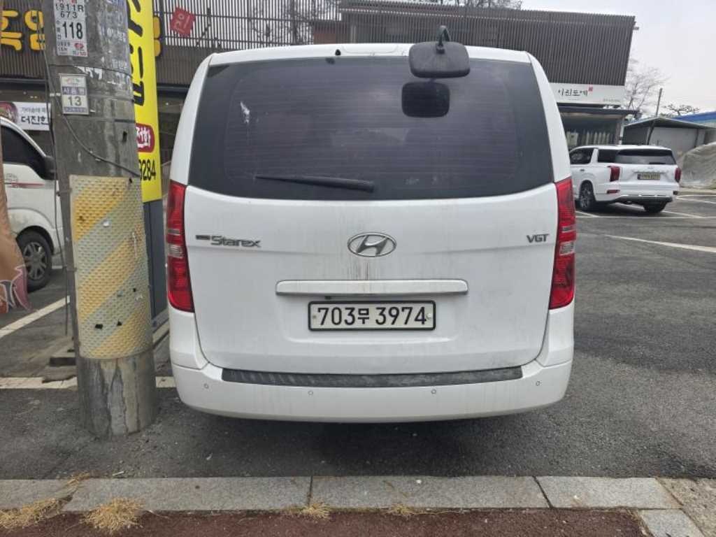 HYUNDAI Starex - Vista 3