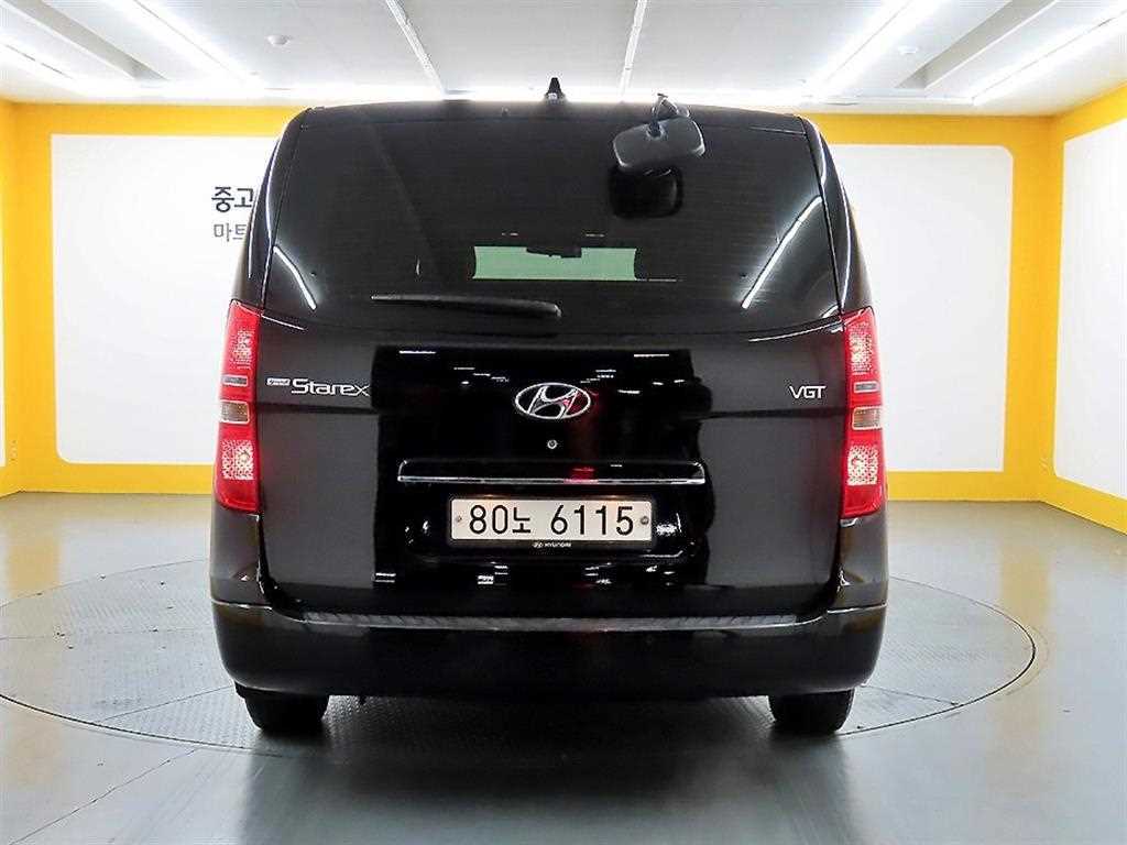 HYUNDAI Starex - Vista 3