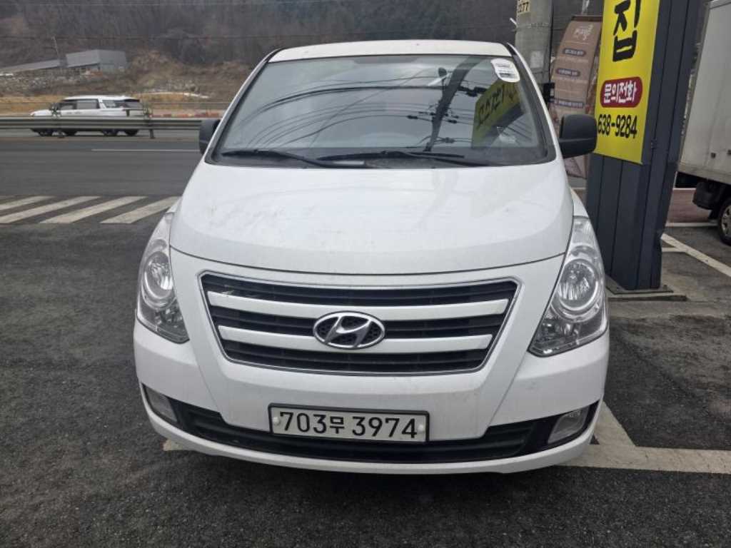 HYUNDAI Starex - Vista 2