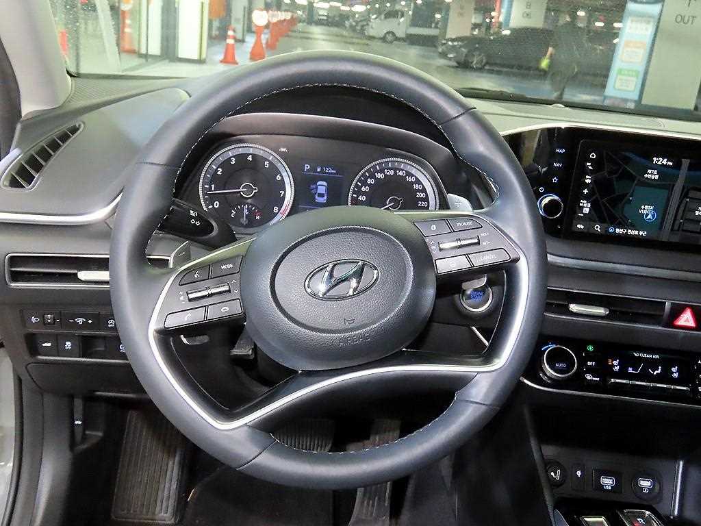 HYUNDAI Sonata - Vista 8