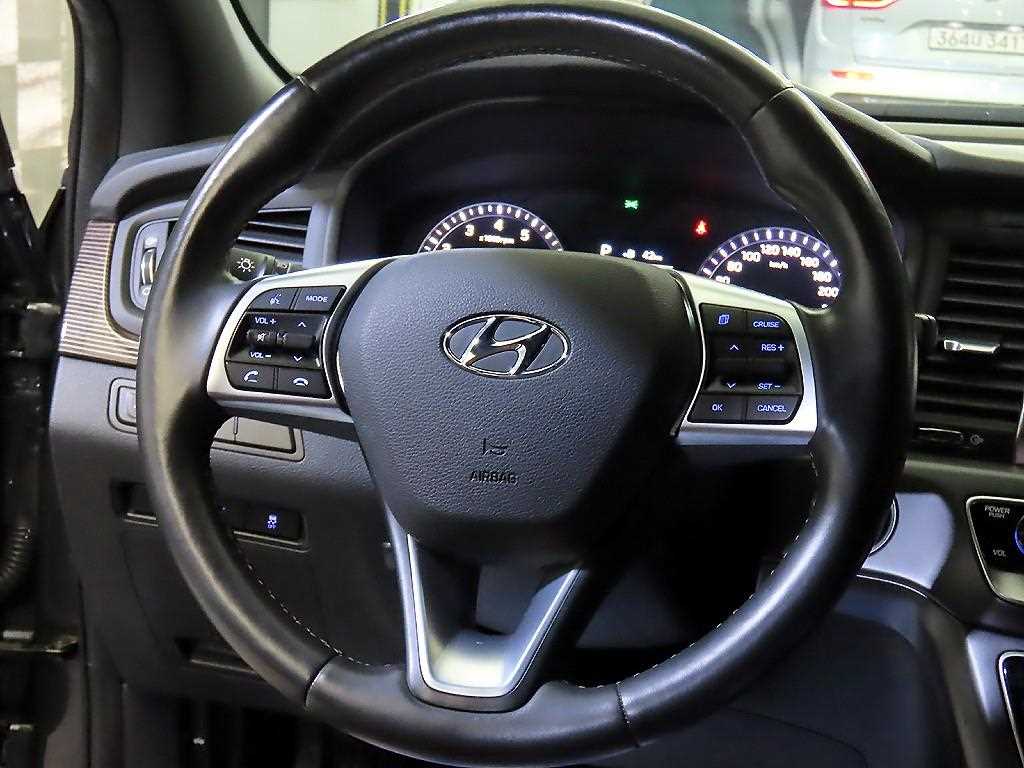 HYUNDAI Sonata - Vista 8