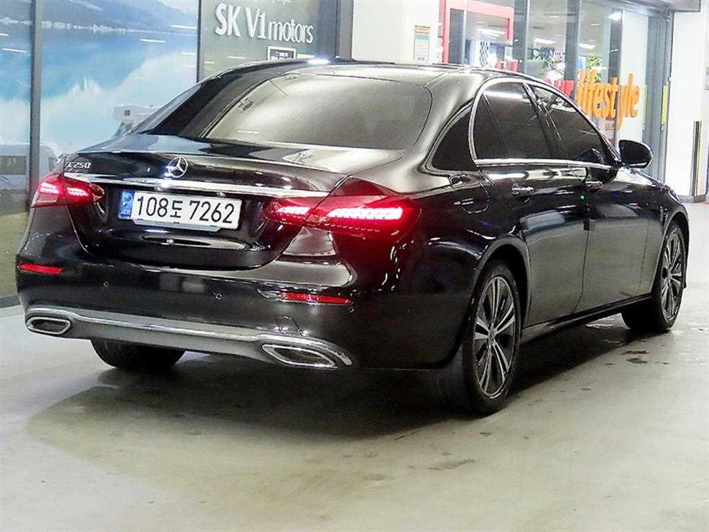 Mercedes Benz E class - Vista 4