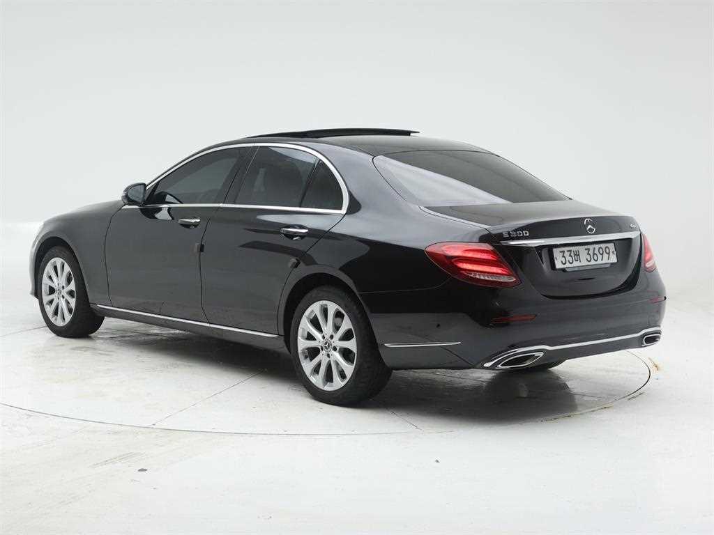 Mercedes Benz E class - Vista 4