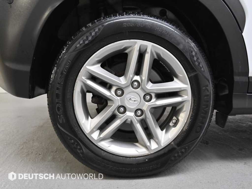 HYUNDAI Kona - Vista 5