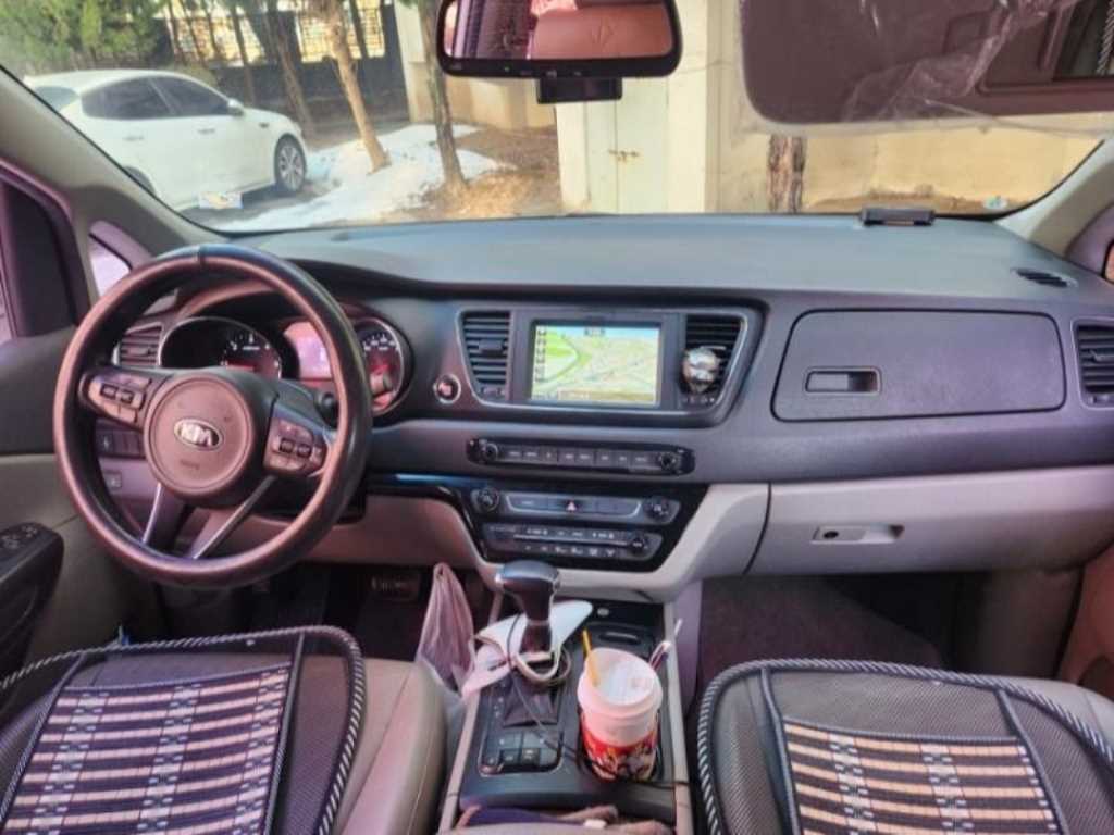 KIA Carnival - Vista 11
