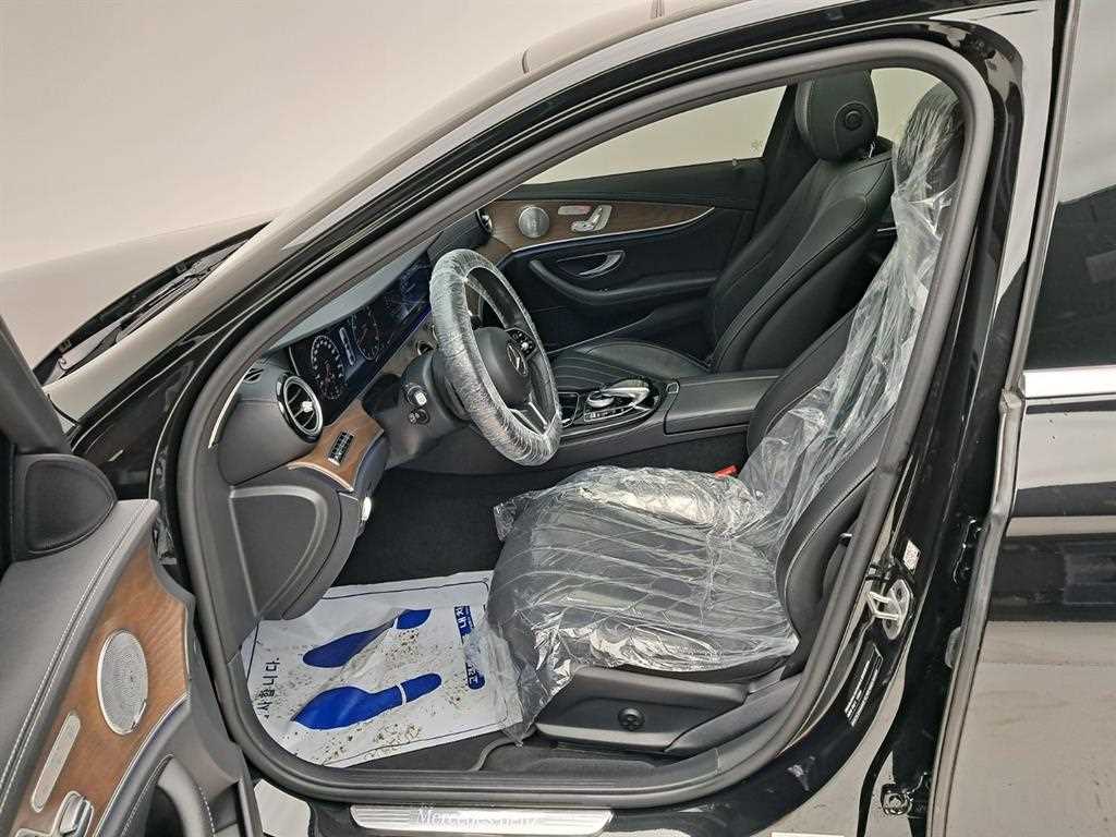 Mercedes Benz E class - Vista 11