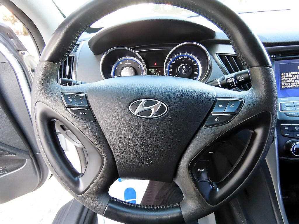 HYUNDAI Sonata - Vista 8