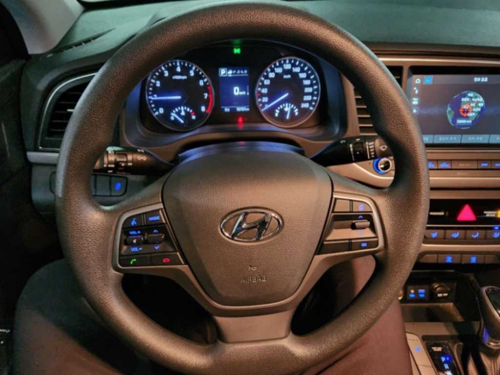 HYUNDAI Avante - Vista 8