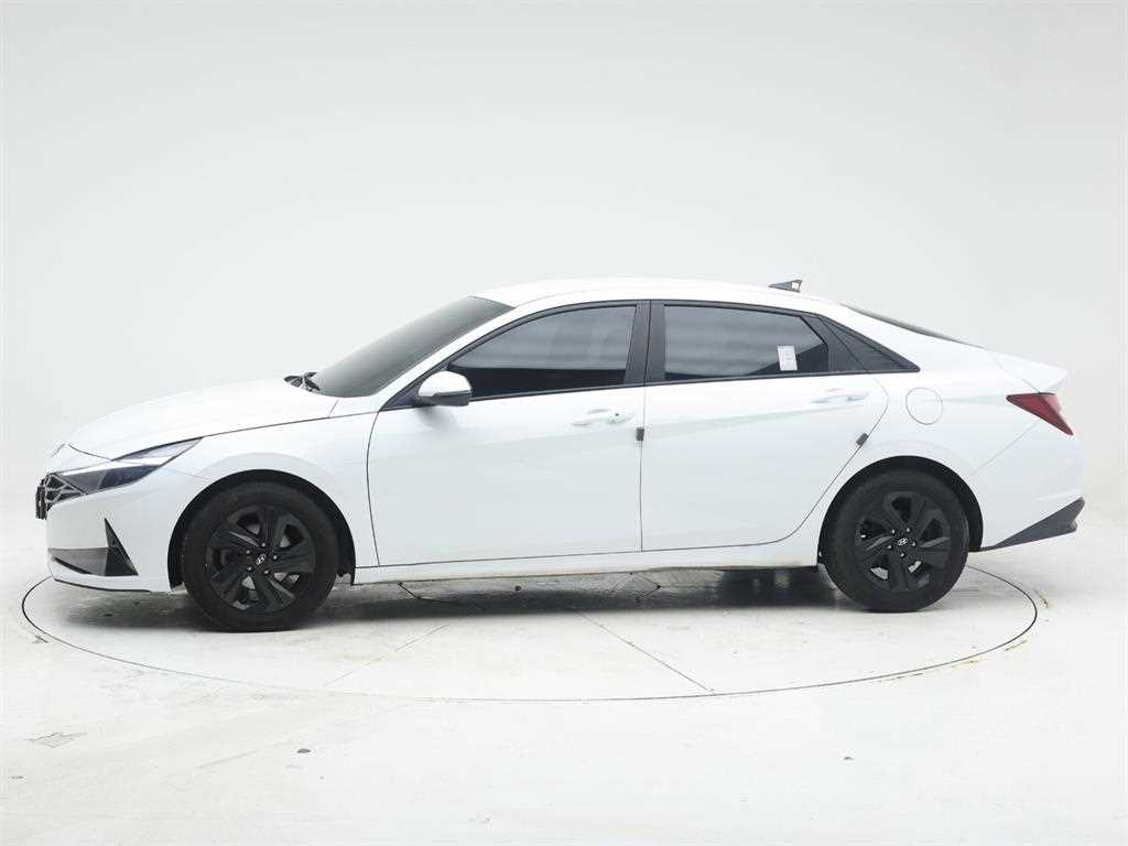 HYUNDAI Avante - Vista 3