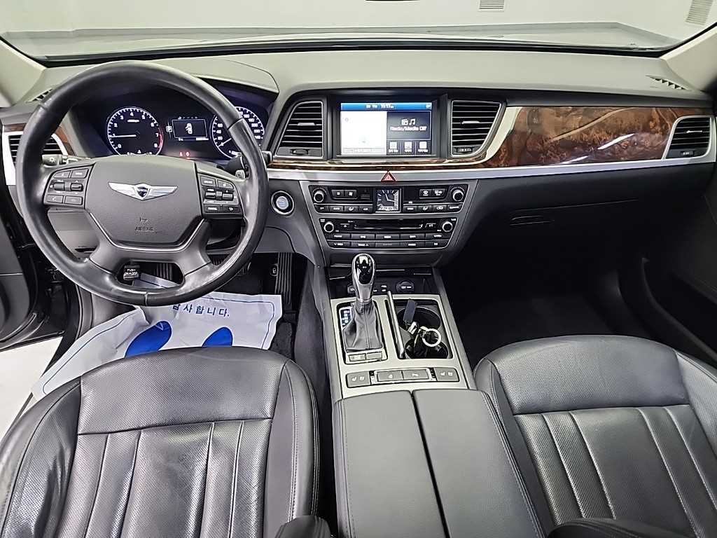 HYUNDAI Genesis - Vista 7