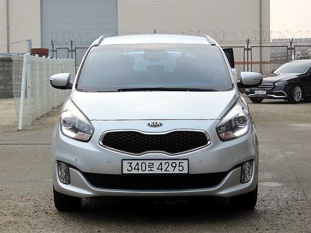 KIA Carens 2016 Plateado - Importación desde Corea - HF Imports Iquique - Foto 1