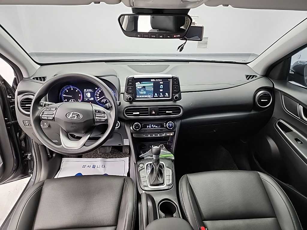 HYUNDAI Kona - Vista 7