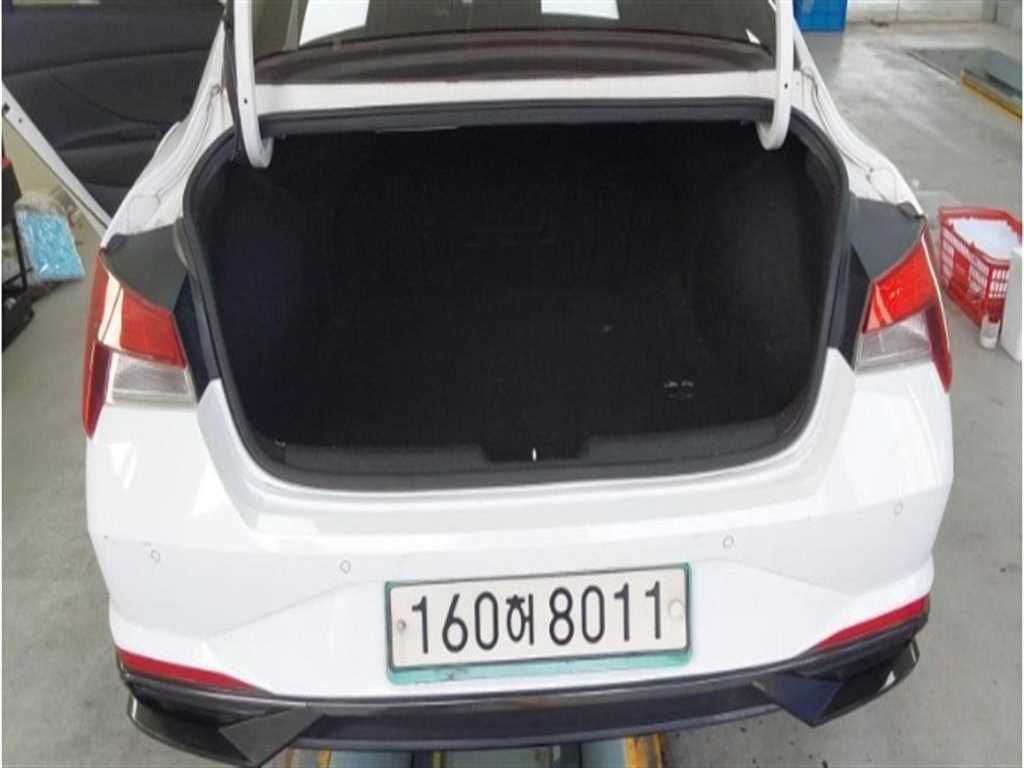 HYUNDAI Avante - Vista 12