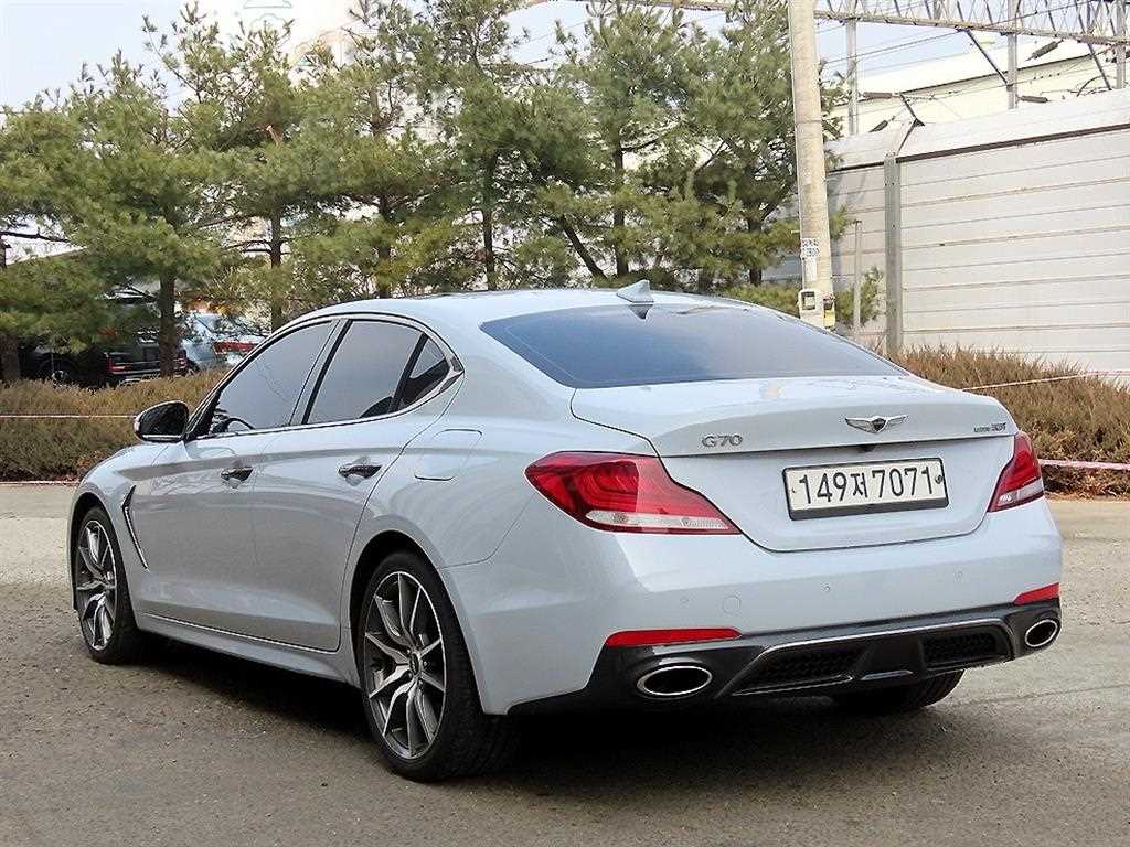 Genesis G70 - Vista 3