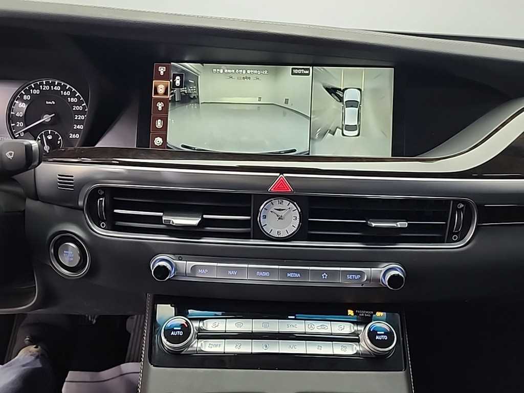 Genesis G90 - Vista 10