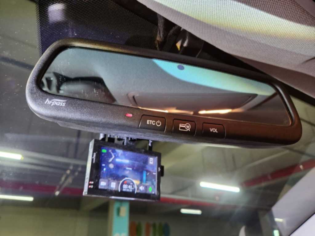 HYUNDAI Avante - Vista 11