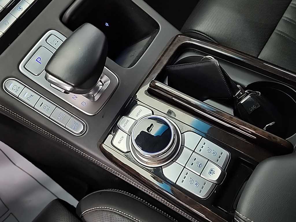 Genesis G90 - Vista 8