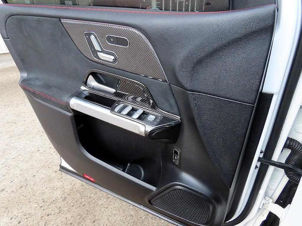 Mercedes Benz GLB Class - Vista 12