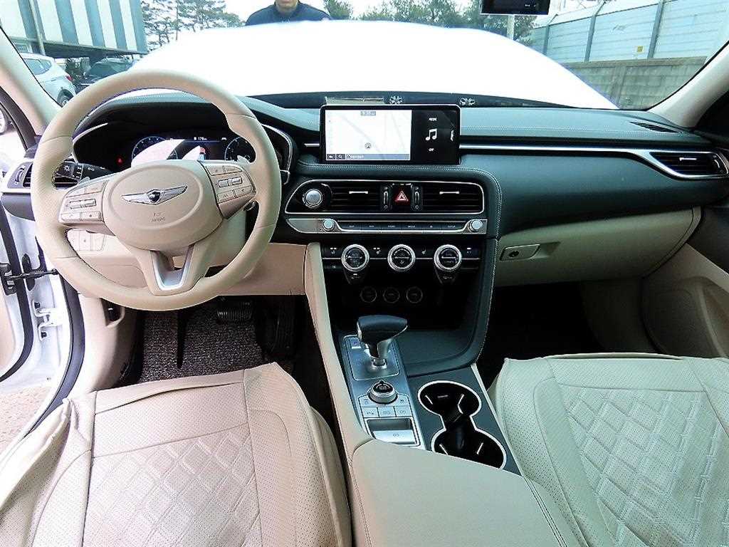 Genesis G70 - Vista 7