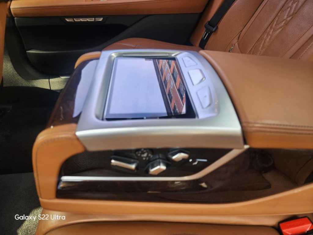 BMW 7 Series - Vista 10