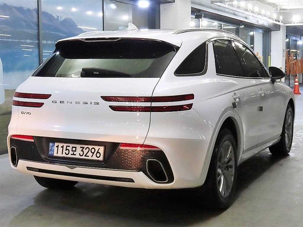 Genesis GV70 - Vista 5