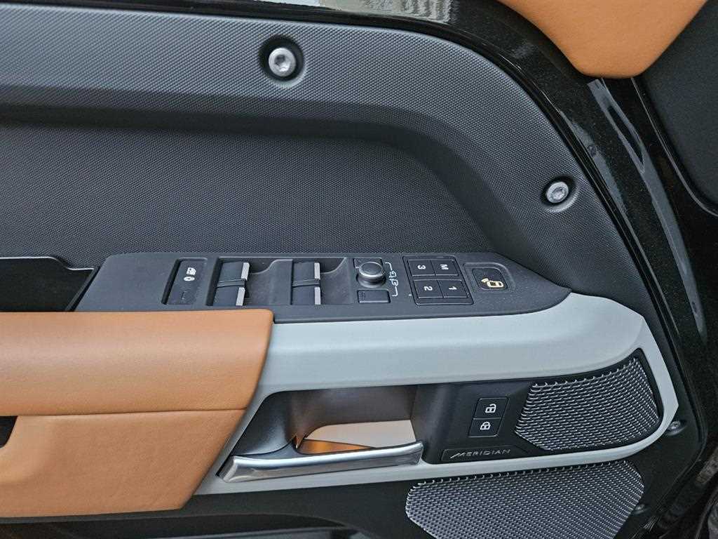 Land Rover Defender - Vista 8