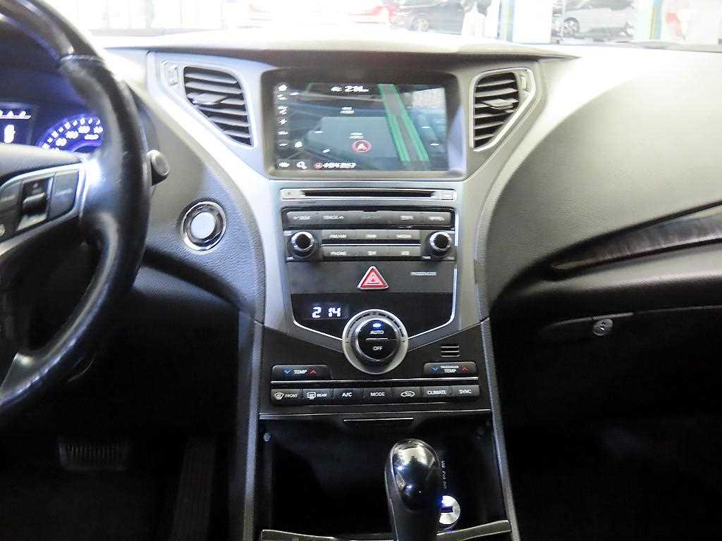 HYUNDAI Grandeur - Vista 11