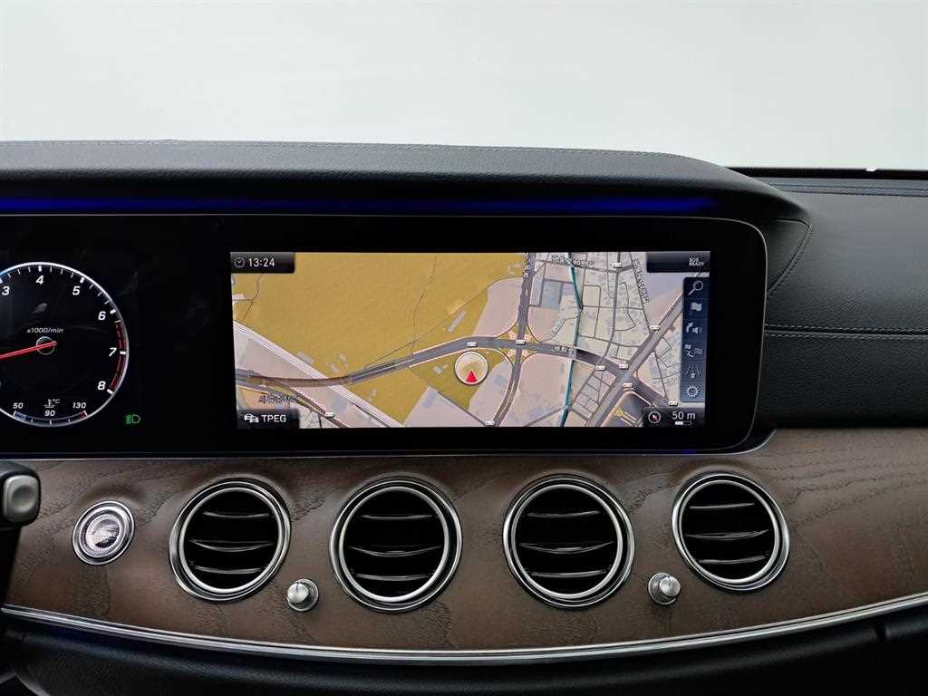 Mercedes Benz E class - Vista 9