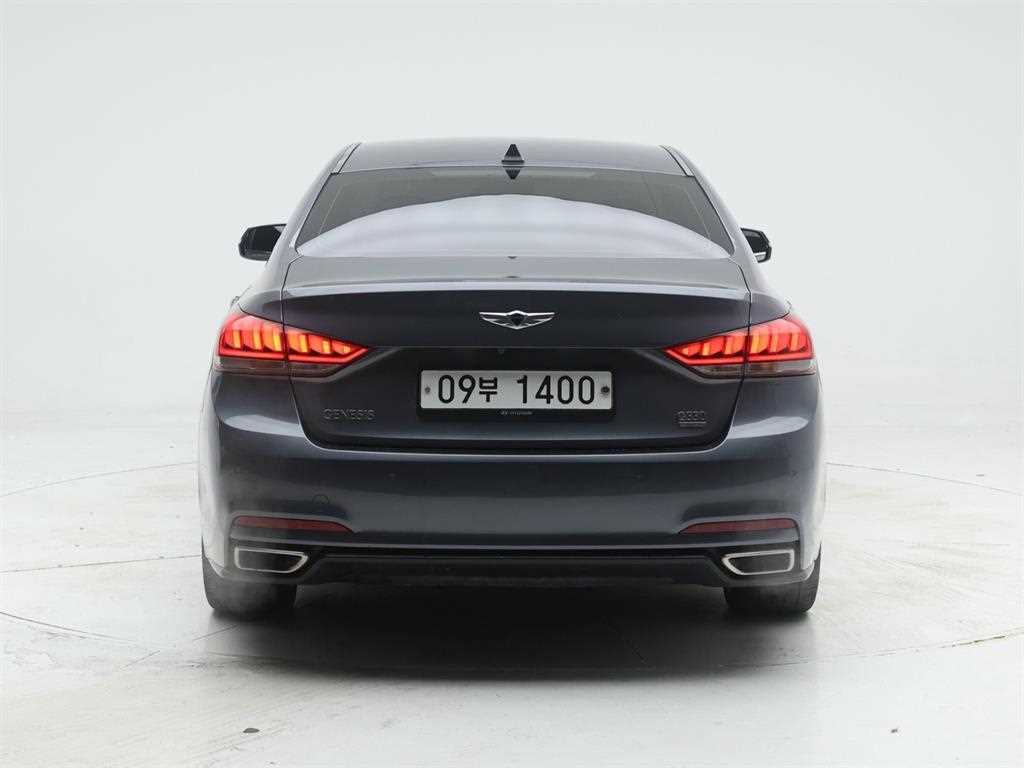 HYUNDAI Genesis - Vista 5