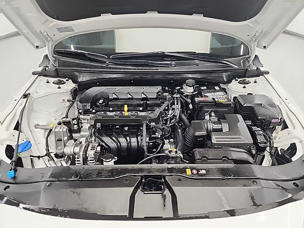 HYUNDAI Avante - Vista 5