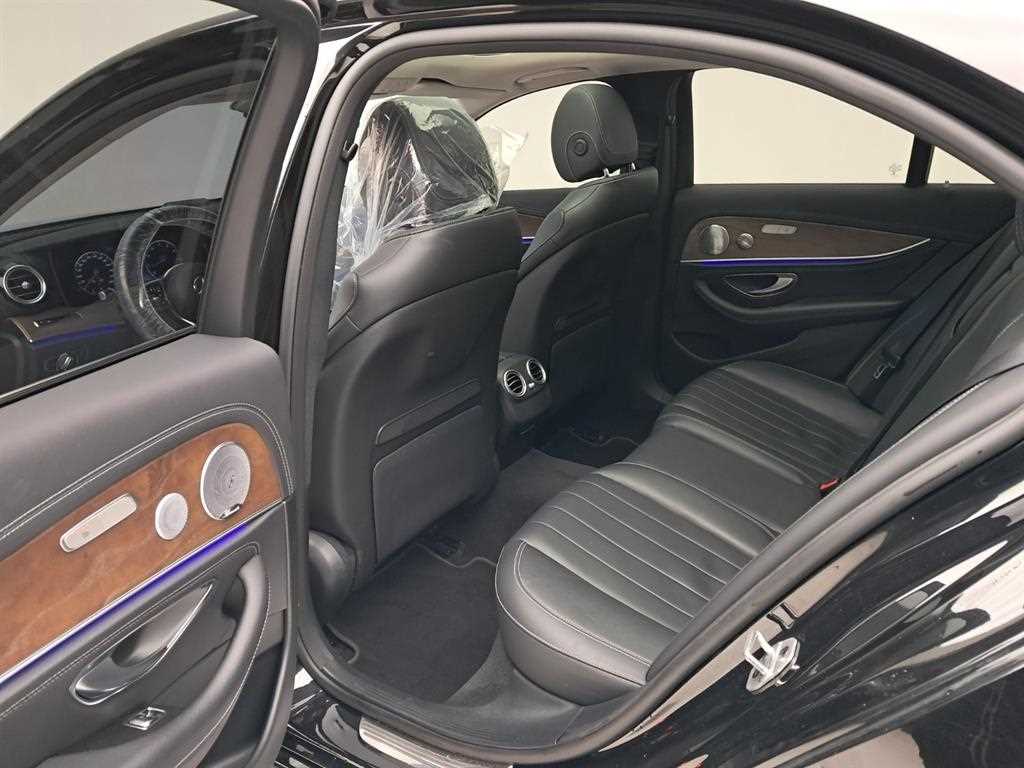 Mercedes Benz E class - Vista 12