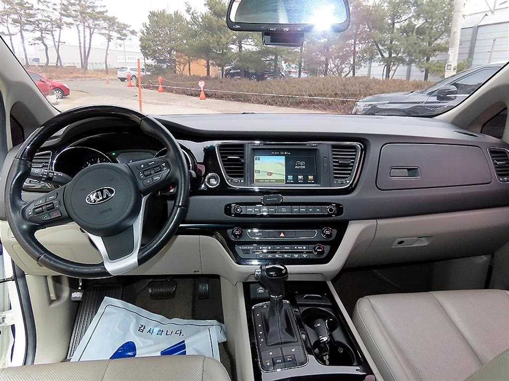 KIA Carnival - Vista 7