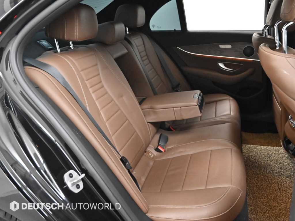 Mercedes Benz E class - Vista 12