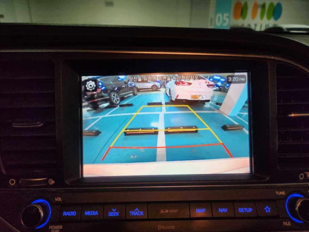 HYUNDAI Avante - Vista 10