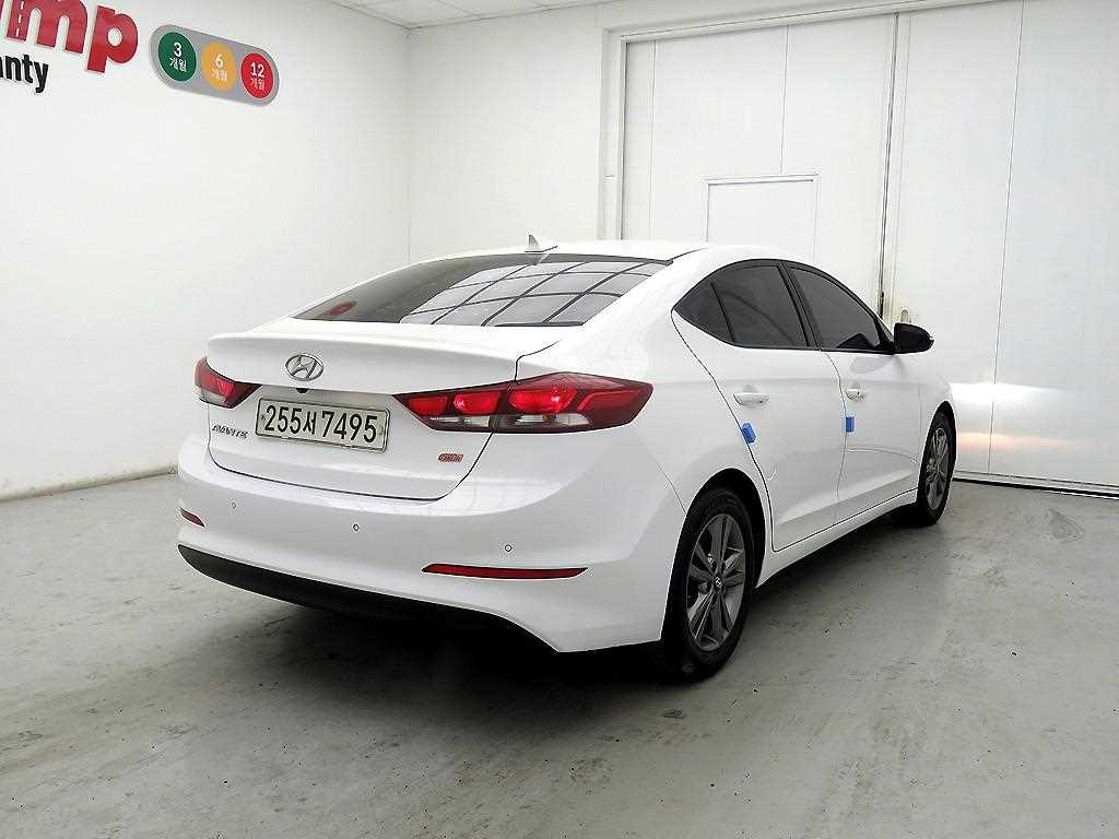 HYUNDAI Avante - Vista 4