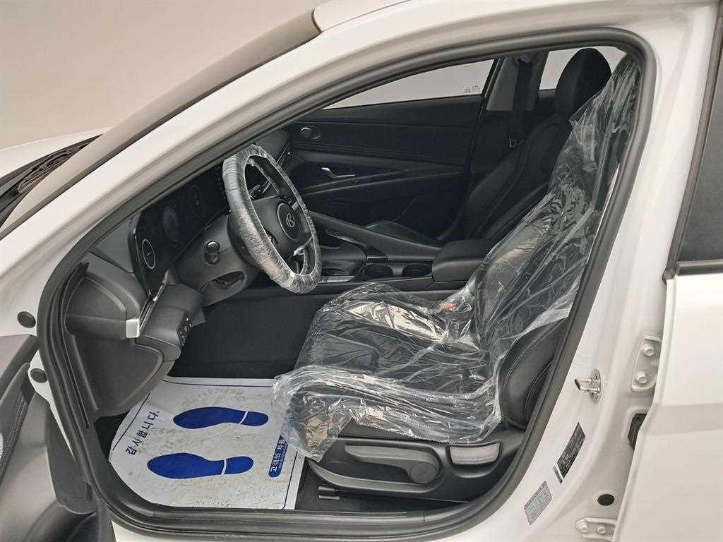 HYUNDAI Avante - Vista 11