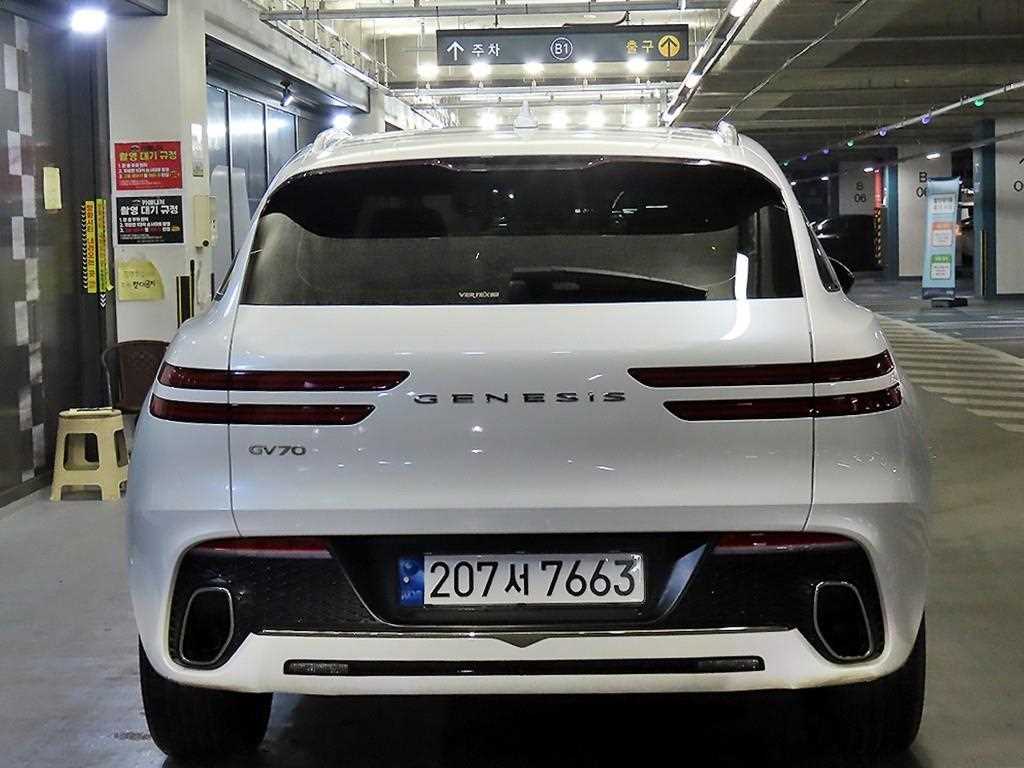 Genesis GV70 - Vista 5