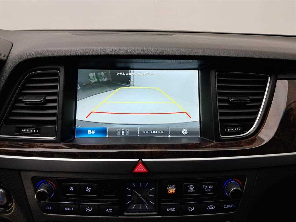 HYUNDAI Genesis - Vista 10