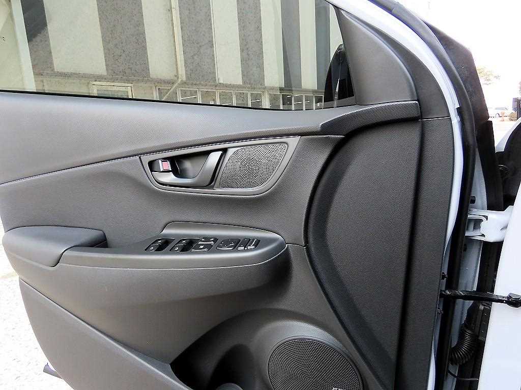 HYUNDAI Kona - Vista 12