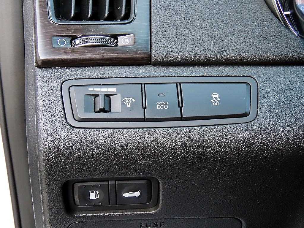 HYUNDAI Sonata - Vista 12