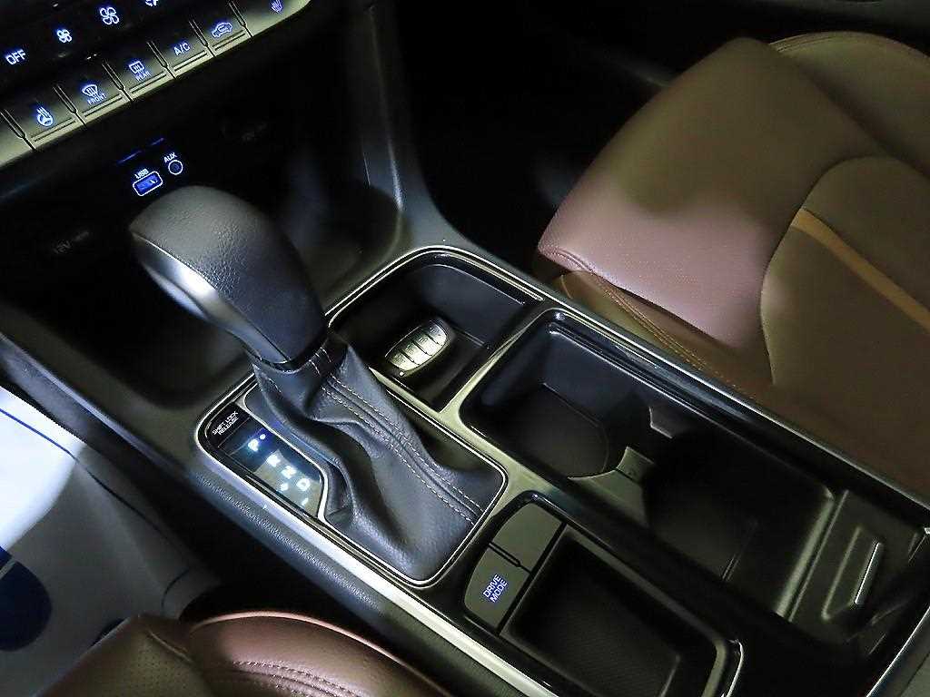 HYUNDAI Sonata - Vista 12