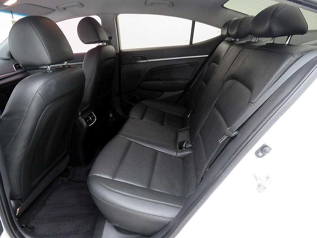 HYUNDAI Avante - Vista 6