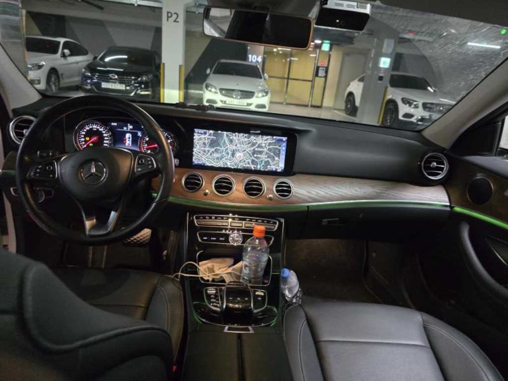 Mercedes Benz E class - Vista 6