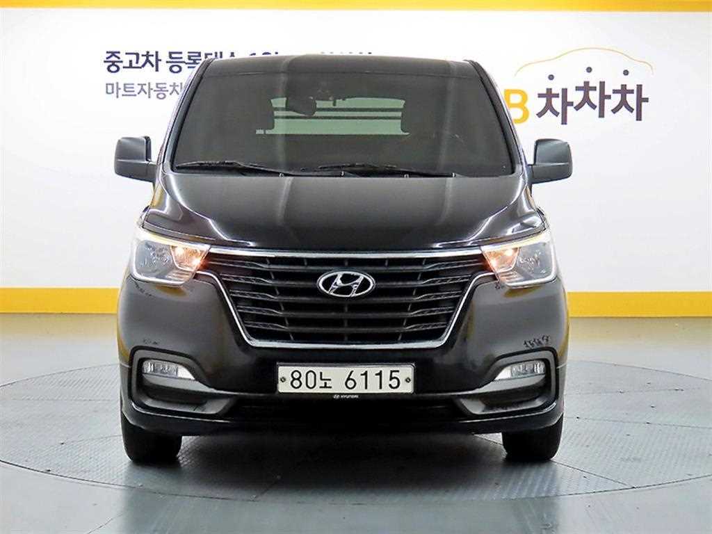 HYUNDAI Starex - Vista 2