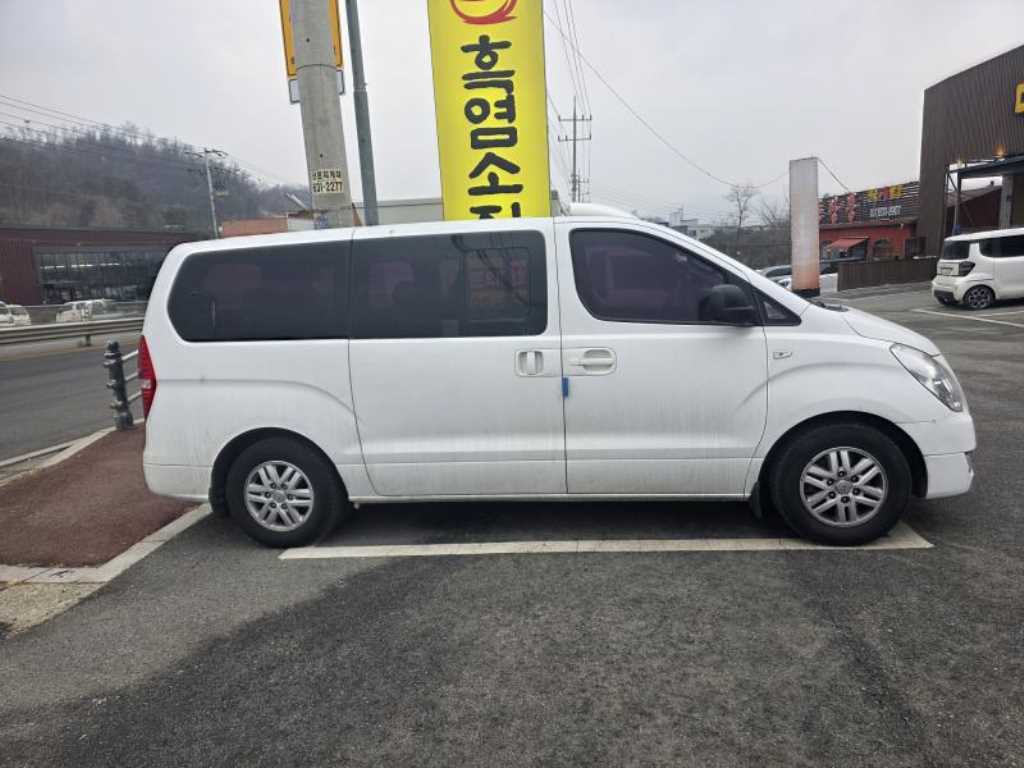 HYUNDAI Starex - Vista 4