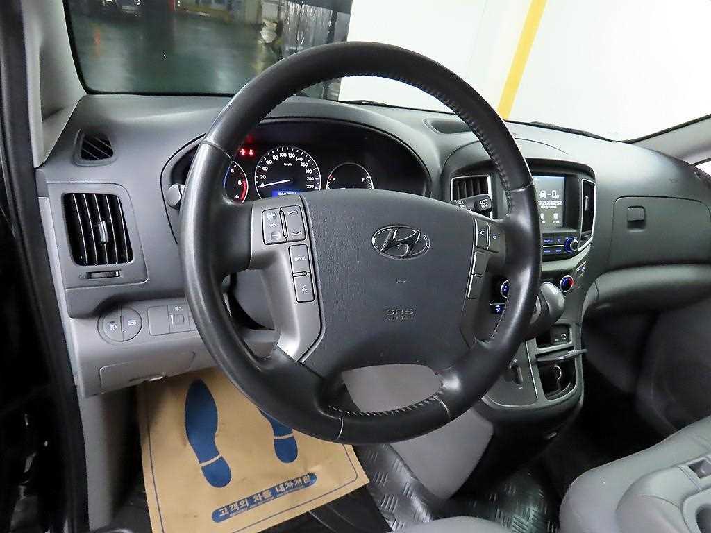 HYUNDAI Starex - Vista 9