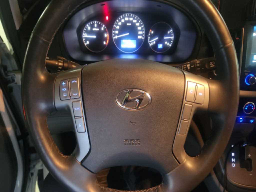 HYUNDAI Starex - Vista 5